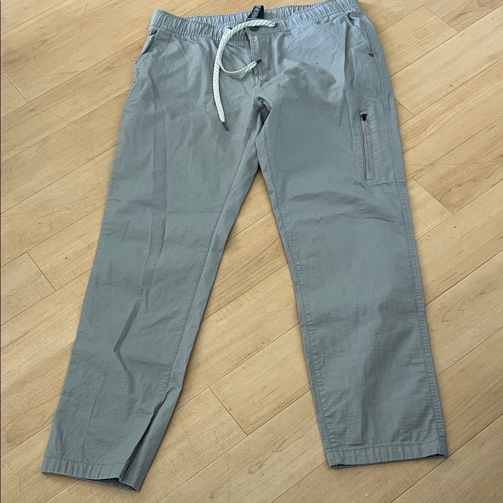 VUORI AIM PANT IN CONCRETE Large